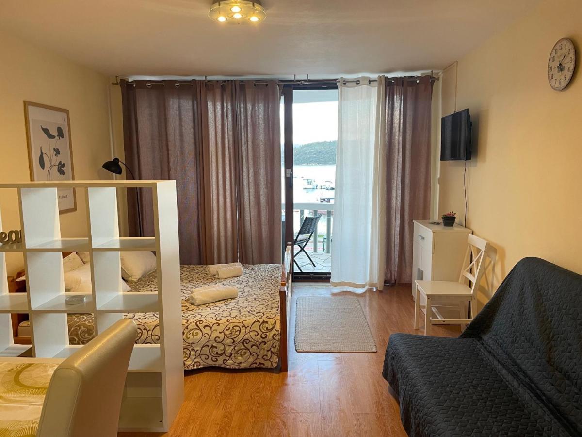 Apartments Ana By The Sea Lumbarda Exterior photo