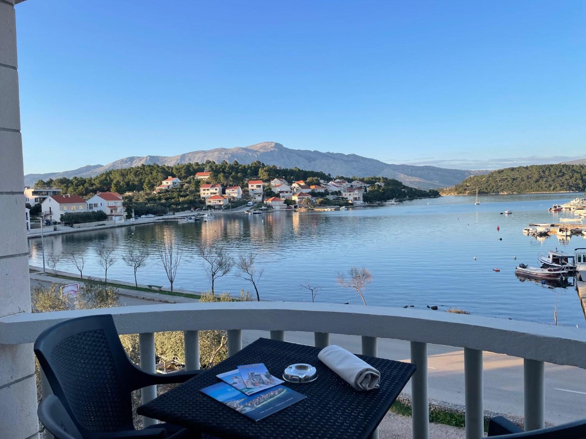 Apartments Ana By The Sea Lumbarda Exterior photo