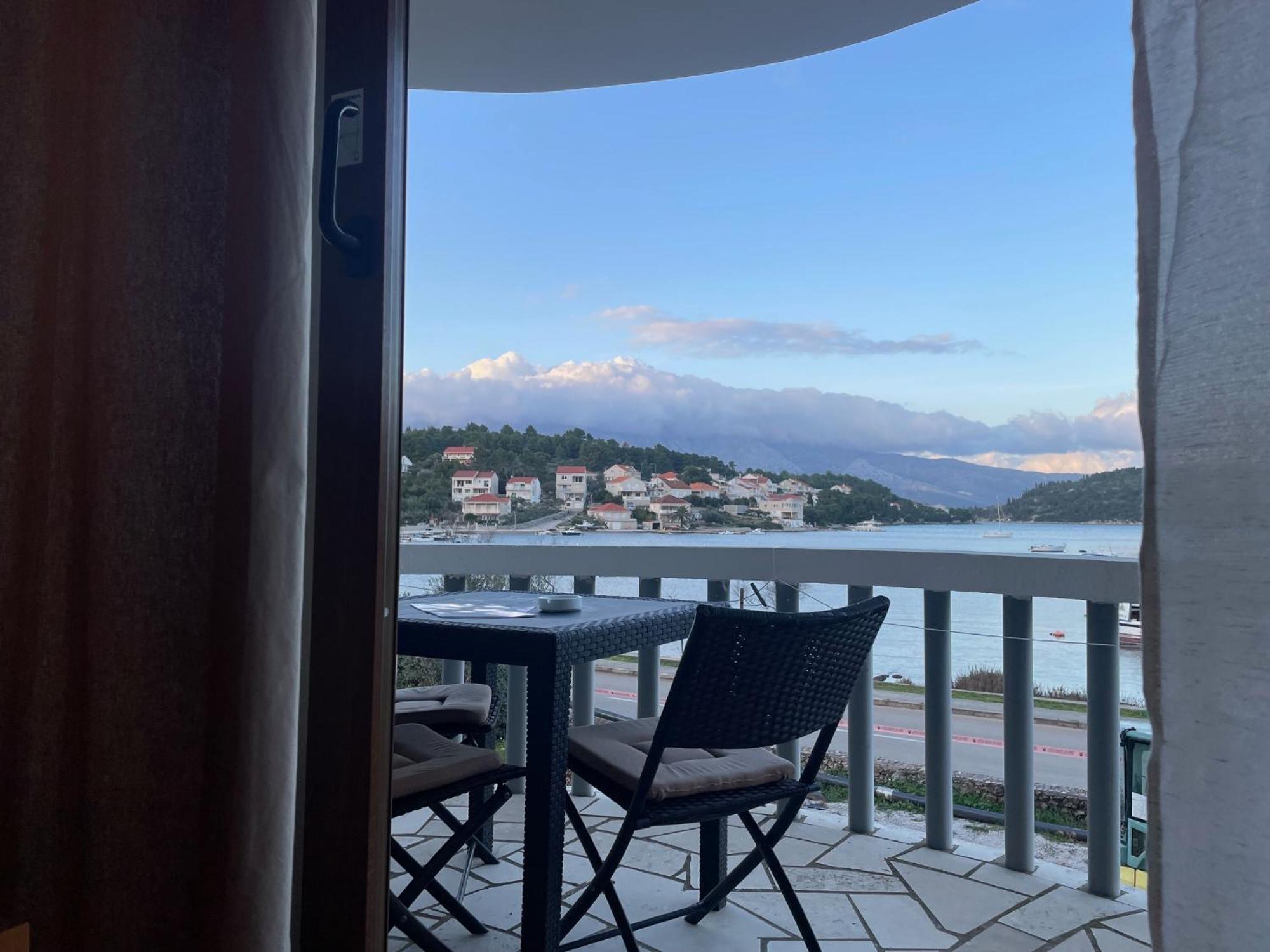 Apartments Ana By The Sea Lumbarda Exterior photo