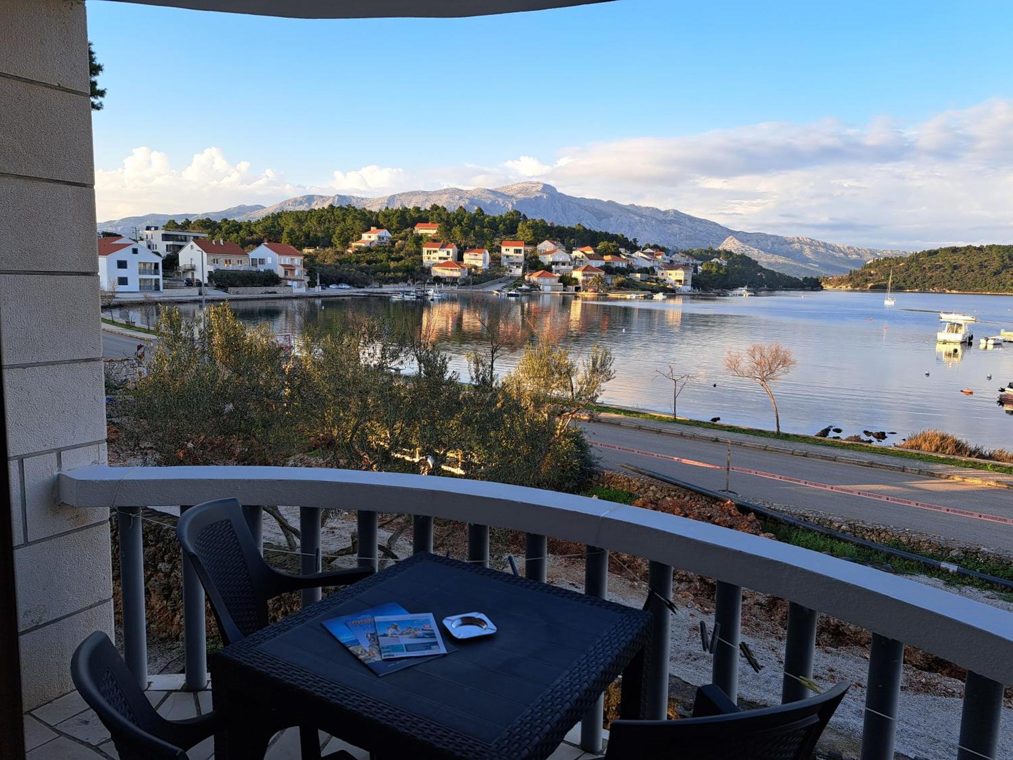 Apartments Ana By The Sea Lumbarda Exterior photo